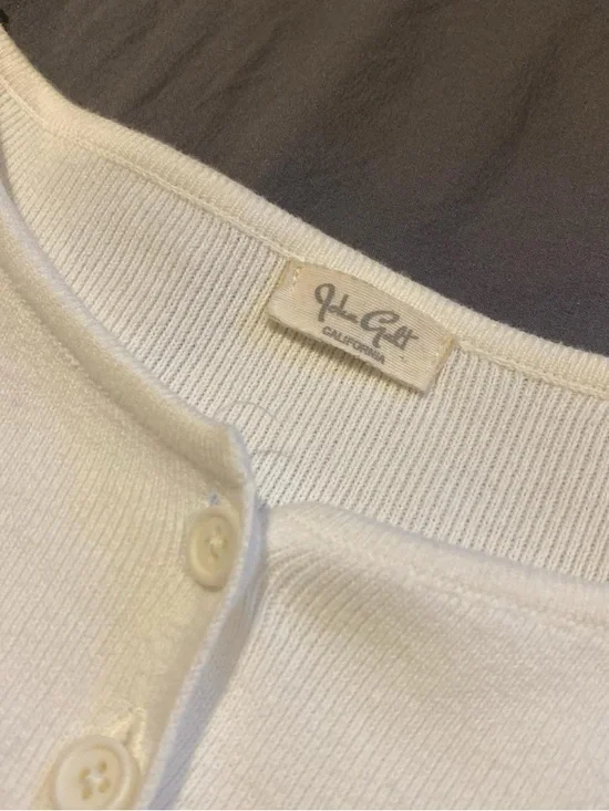 Brandy Melville White Cropped Button-Front Long Sleeve Top - Picture 3 of 5